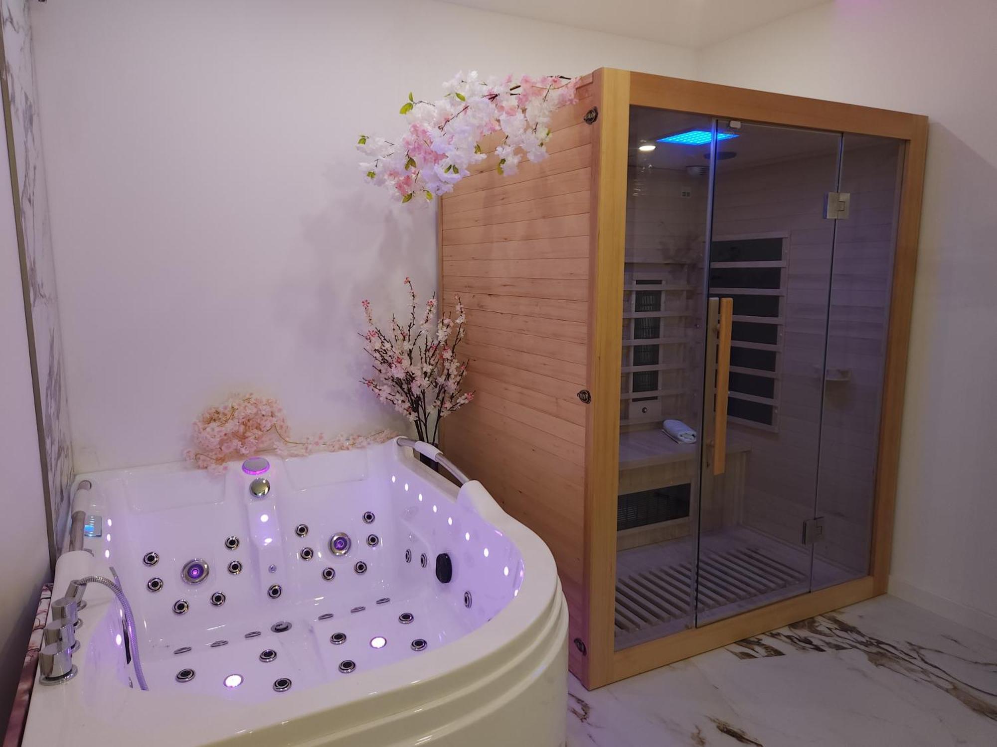 New In Gdansk! Red Room In The Heart Of Gdansk - Bdsm - With A Luxury Jacuzzi And Access To A Sauna Esterno foto